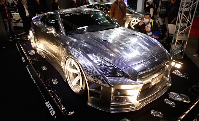 KUHL Racing Nissan GT-R Has Engraved Metal Paint