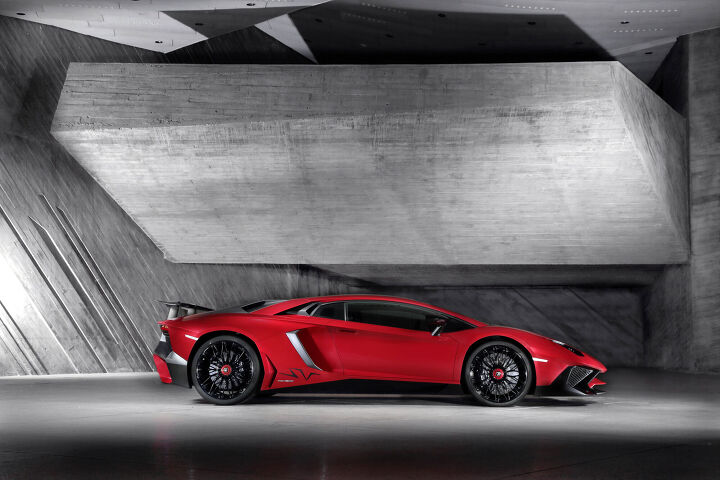 Lamborghini-Avendaor-SV-Side