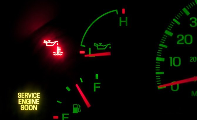 3 Warning Lights That Mean ‘Stop Driving RIGHT NOW’