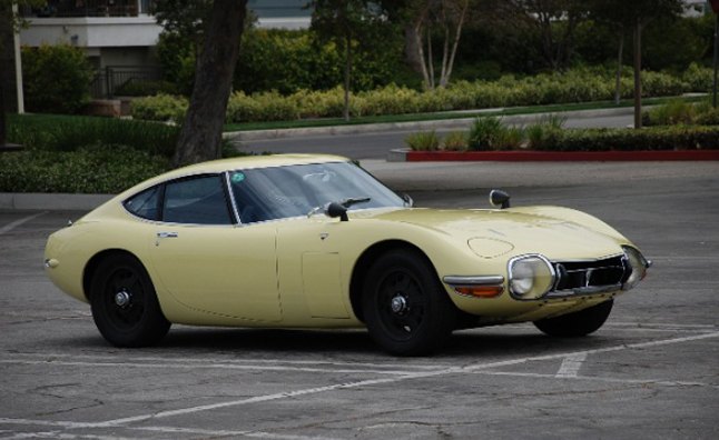 1967_Toyota_2000GT_Yellow_For_Sale_Passenger_Front_resize
