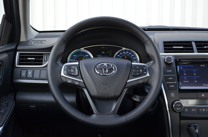 2015 Toyota Camry Hybrid Review Autoguide Com