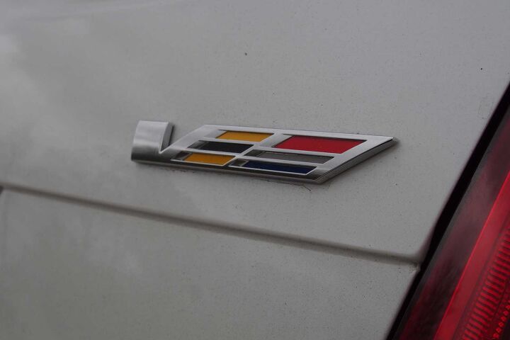2016 Cadillac ATS-V Badge 02