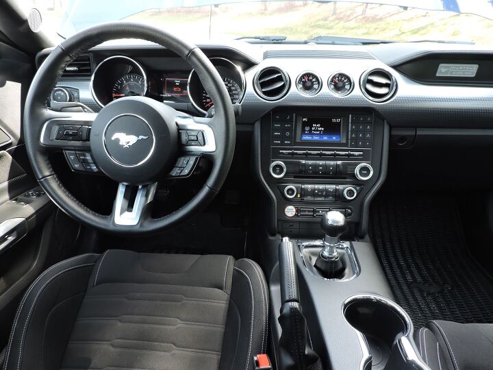 2015-Ford-Mustang-Ecoboost-111