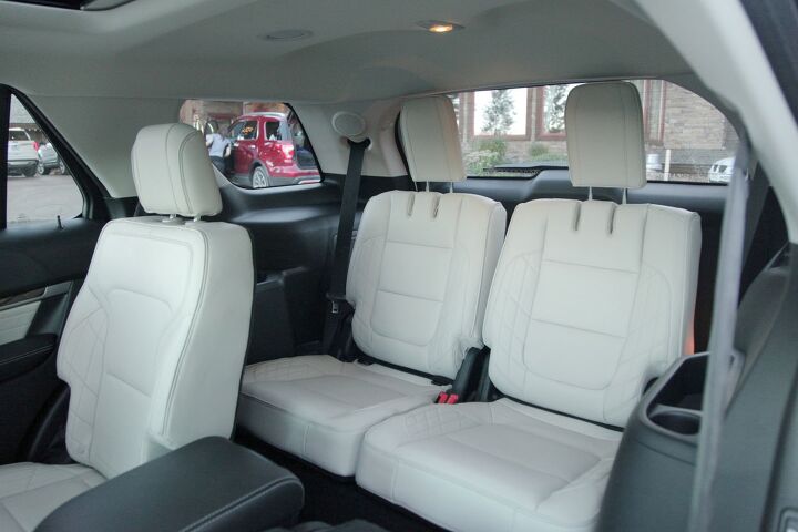 Ford explorer seating capacity 2016