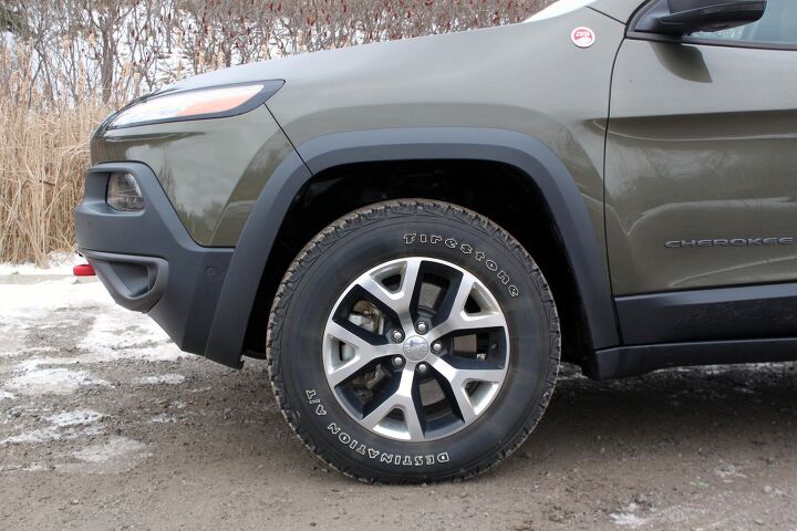 2016-Jeep-Cherokee-Trailhawk-Review-21