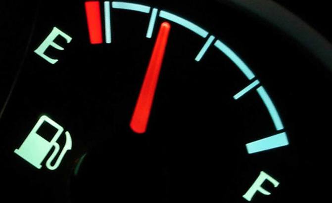 Here's Why You Should Never Drive Your Car On Empty »  News