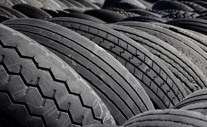 How do you know if you need to buy new tires? Here are 7 easy ways to tell.