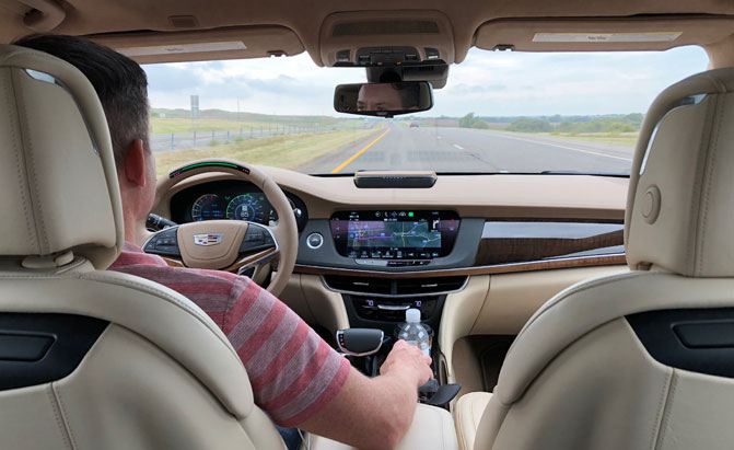 2018-cadillac-super-cruise-hands-free-02