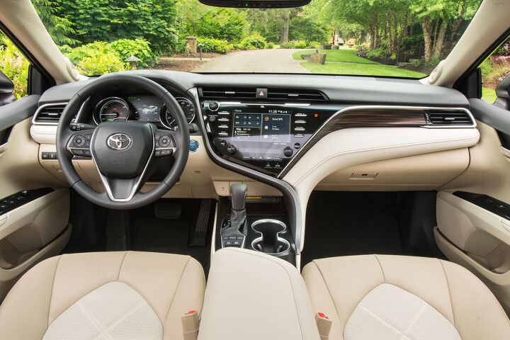 2018 Toyota Camry Hybrid Review-20