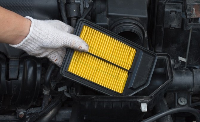 How to Replace an Engine Air Filter  on Your Car Step By 