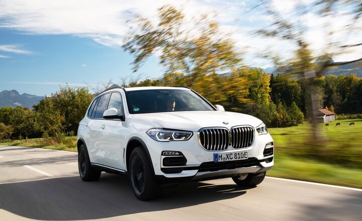 2021 BMW X5 xDrive45e Plug-In Hybrid Has 30 Miles of Electric-Only Range