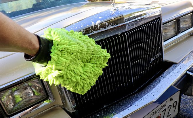 Wash mitt and grille