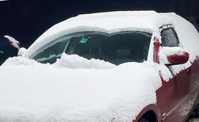 windshield with heavy snow cleared off by wiper blades