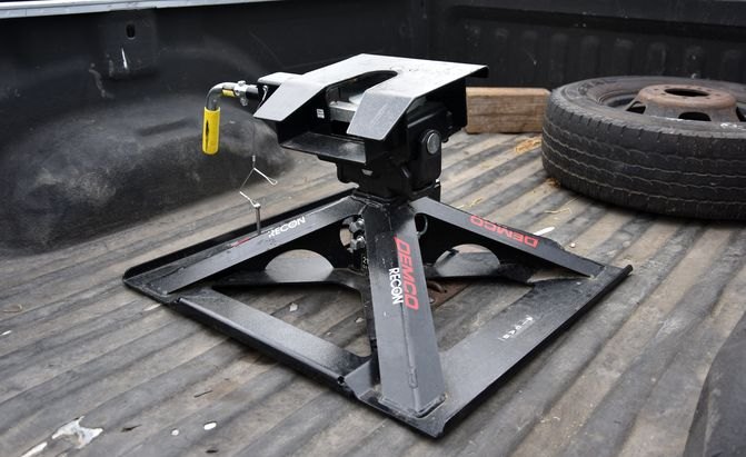 fifth wheel hitch in a truck bed