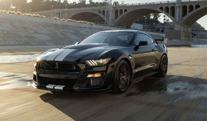 Ford Mustang Shelby GT500 Action